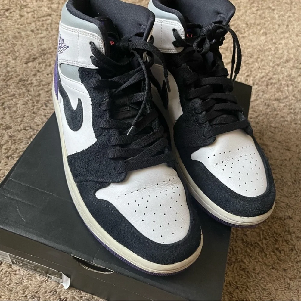 Air Jordan 1 Mid SE
